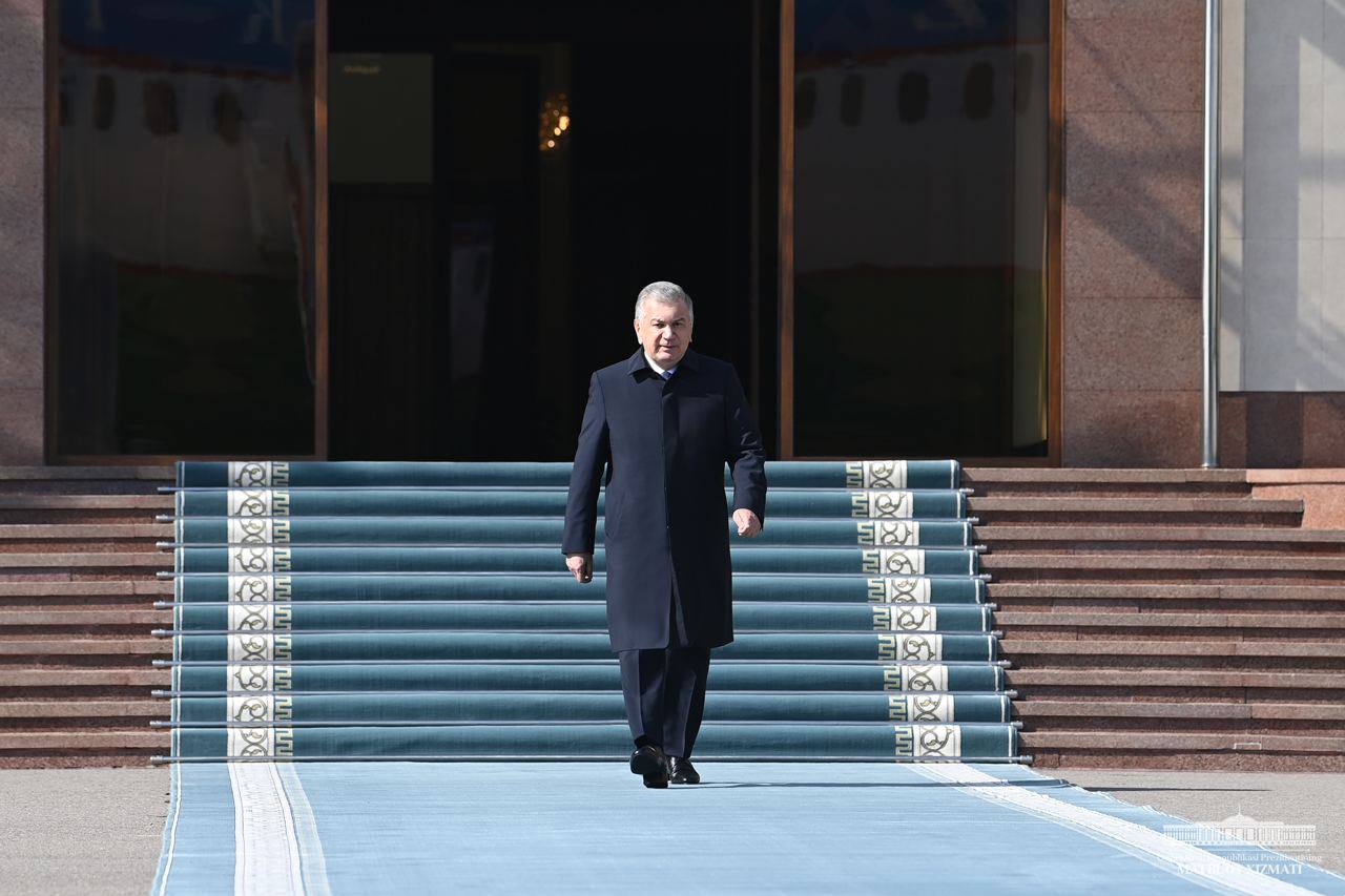 Президент Республики Узбекистан отбыл в Каир 