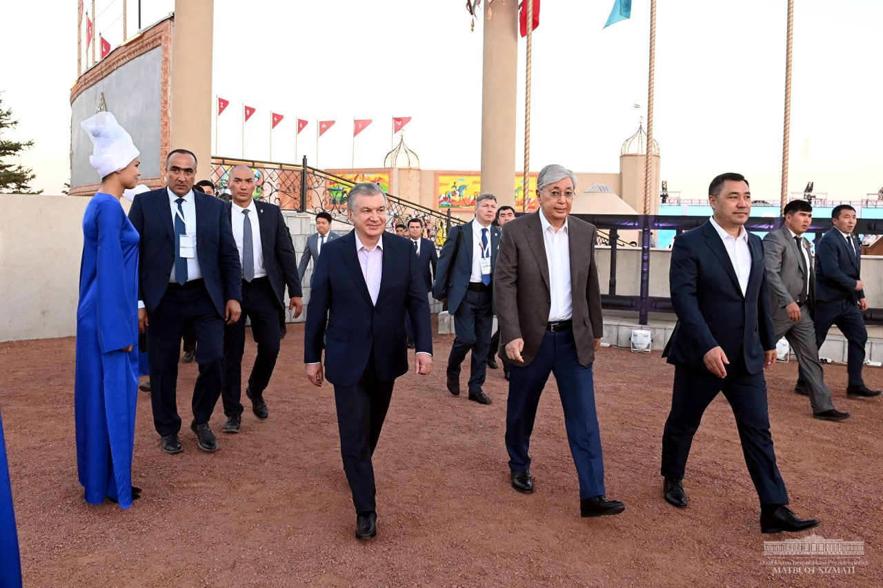 Лидеры Узбекистана, Казахстана и Кыргызстана провели теплую встречу 